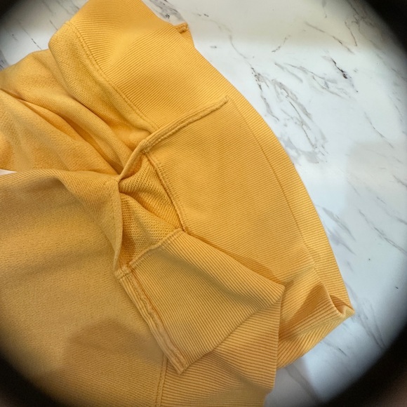 Time & Tru Size XL Lightweight  Autum   YellowLong Sleeve Top - Picture 4 of 7